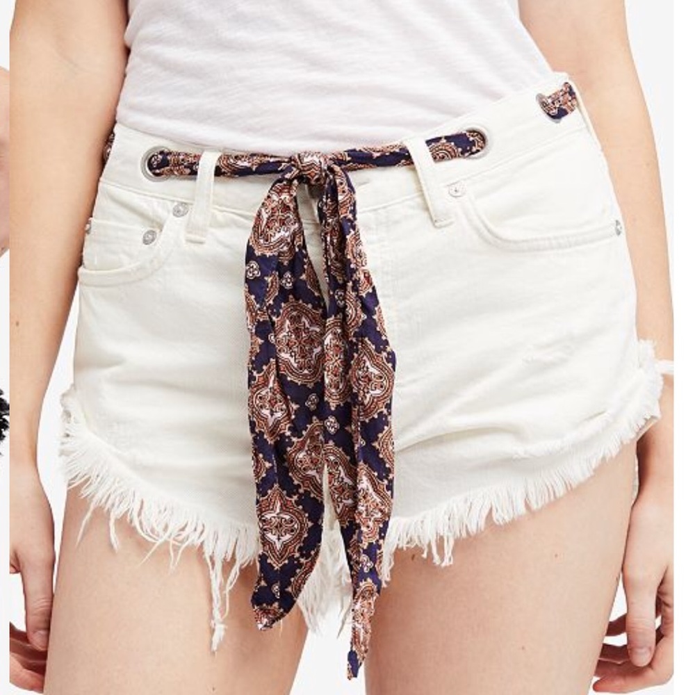 🌻FP White Shorts🌻